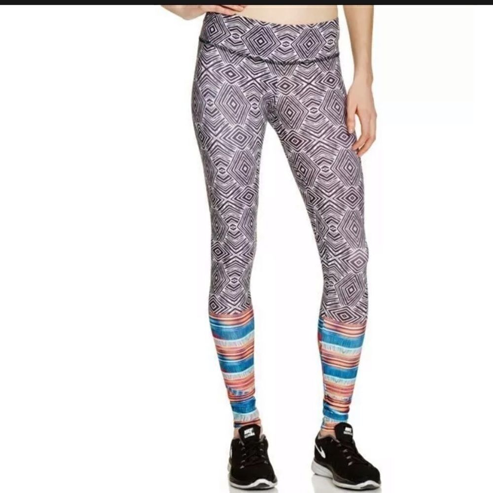 ONZIE Graphic High Rise Active Leggings S/M